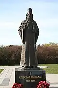 Das Denkmal für den Hl. Bischof Nikolaj