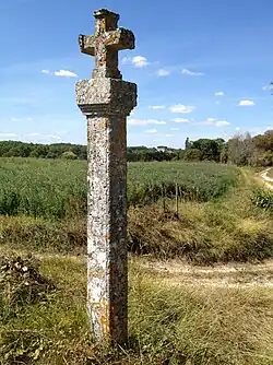 Steinernes Wegekreuz am Weg nach La Beynichie