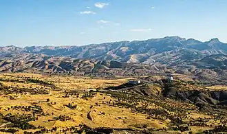 Die Gebirgskette Cudi Dağı, von Şırnak aus gesehen.