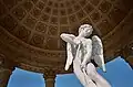 Kassettendecke und Statue