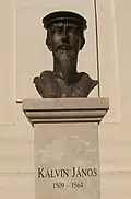 János-Kálvin-Büste (vor der Kirche)