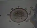 Wandschmuck aus verschiedenen Epochen: links Gotik, rechts Renaissance