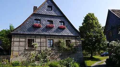 Wohnstallhaus mit der Hausnummer&nbsp;7