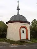 Die Kreuzkapelle am Rande des Dorfes (September 2012)