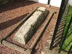 Hogback (Dalserf Parish Church); 1897 gefunden