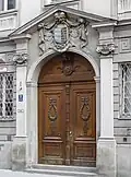 Damenstiftstraße 3, Eingangsportal zur Salvator-Realschule
