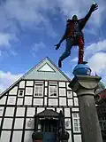 Narrensäule (1999) von Schülern der Realschule Damme