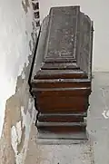 Holzsarg für den 11 Monate alten Hans von Bülow