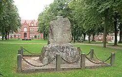 Kriegerdenkmal 1870–71 und Rathaus