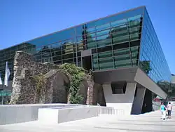 Ein Teil der Stadtmauer wurde ins Darmstadtium integriert