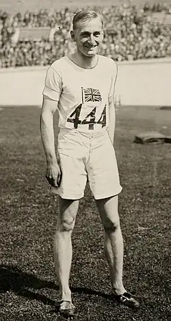 Olympiasieger David Cecil, 6th Marquess of Exeter, der unter seinem bürgerlichen Namen David Burghley&nbsp;startete