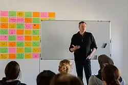 David J. Anderson gibt einen Vortrag über Kanban in einer IT-Firma
