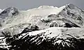 Mount Davidson (links), Mount Carr (Mitte) oberhalb des Cheakamus Glacier und Castle Towers Mountain (rechts), Nordansicht