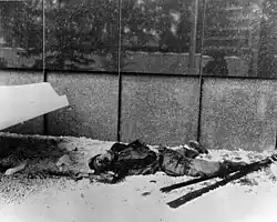 Gefallener Vietcong vor US-Botschaft Saigon