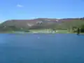 Blick auf den Ort und den Stausee Palcmanská Maša