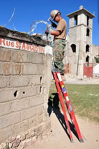 Auf- und Ausbauarbeiten zerstörter Gebäude in Caracol (2012)