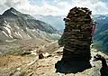 Blick von 3035&nbsp;m (Mullwitzaderl) auf das Defreggerhaus (links oben: Zopetspitze, 3198&nbsp;m)
