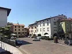 Der Hauptplatz vor dem Dom von San Daniele del Friuli