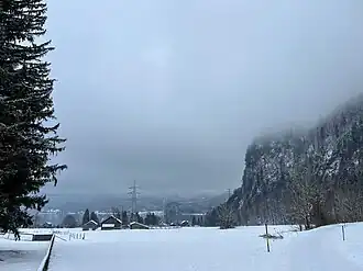 Der Stein (rechts) über dem Kochelsee