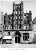 1935
