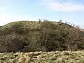 Die Erdpyramide vom Schildwall von Norden aus gesehen.