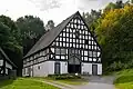 Ländliches Zier-Sichtfachwerk, 1770, Haupthaus Henke aus Ostentrop, jetzt Freilichtmuseum Detmold[22]