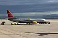Bahn-Werbung mit der Marke „ICE“ auf einem Flugzeug der Fluggesellschaft TUIfly