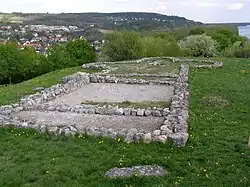 Grundriss der frühromanischen Kirche aus der 2. Hälfte des 9. Jahrhunderts