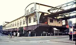 Gesamtansicht des Depots Oberbarmen im Jahr 1984, dort wendende Züge mussten damals die gesamte Wagenhalle durchfahren