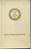 Staatswappen auf einer Buchausgabe der Verfassung