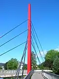 Die Ficellesbréck (Fußgänger–Hängebrücke) mit rotem Pylon