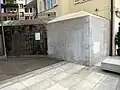 Festungsmauer bei der katholischen Kirche, Eckbunker West mit zugemauerter Scharte