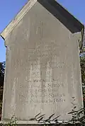 Gedenkstein anstelle der alten Kirche.