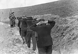 Ethnisch polnische Lehrer aus Bromberg auf dem Weg zur Exekution im „Tal des Todes“ (1.&nbsp;November 1939)