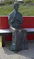 Moderne Skulptur der Nehalenna Guido Metsers (1989) Domburg