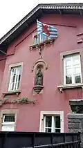 Roude Léiw an einem Privathaus