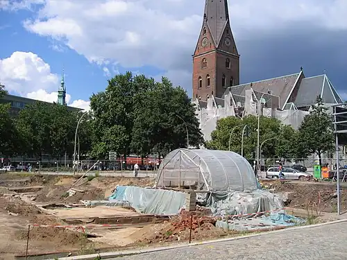 Der Domplatz in Hamburg mit der Ausgrabungsstätte