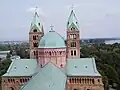 Blick von den Westtürmen auf die Vierungskuppel und die Osttürme