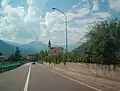 Einfahrt ins Dorf, von Bozen kommend