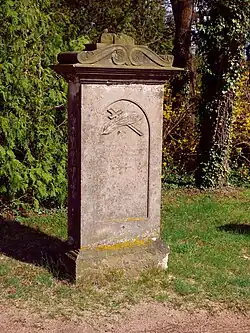 Altes Grabmal