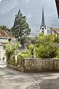 Für Ennenda typische Gartenmauern