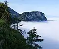 Blick vom Karren über das bewölkte Alpenrheintal zum Breitenberg
