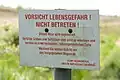 Hinweisschild zur Hochmoorrenaturierung