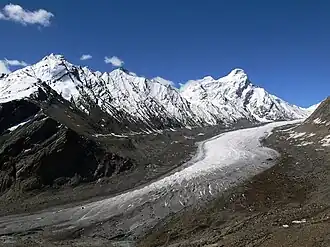 Drang-Drung-Gletscher mit Z3 im Hintergrund rechts