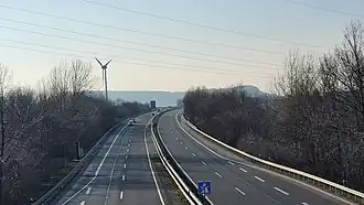 Übergang der A 369 in die B 6 Hintergrund: Sudmerberg, Windpark Schlewecke