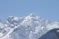Von Norden gesehen direkt vor der Drusenfluh die Pyramide der Geißspitze (2334&nbsp;m)