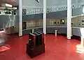 spiralförmige Rampen als Aufgänge zu den beiden Obergeschossen