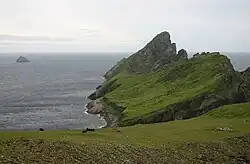 Dùn mit Stac Levenish im Hintergrund