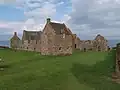 Der Burghof aus südwestlicher Sicht. Im Vordergrund das Silver House, rechts dahinter die Kapelle.