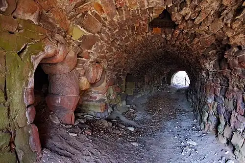 Eingang zur Burgruine Hohenlandsberg
